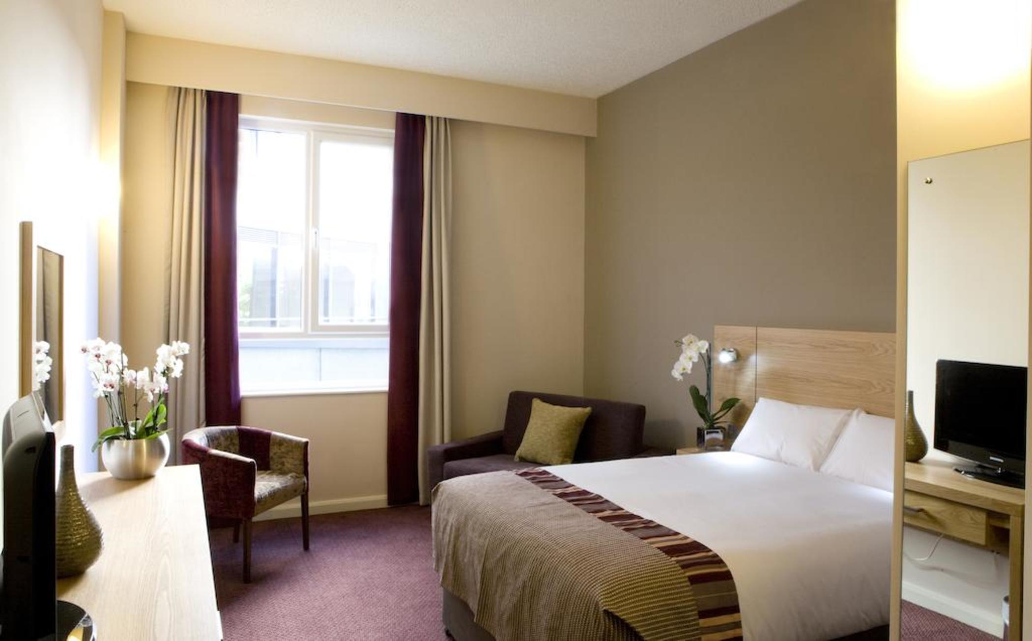 Leonardo 4* Exeter