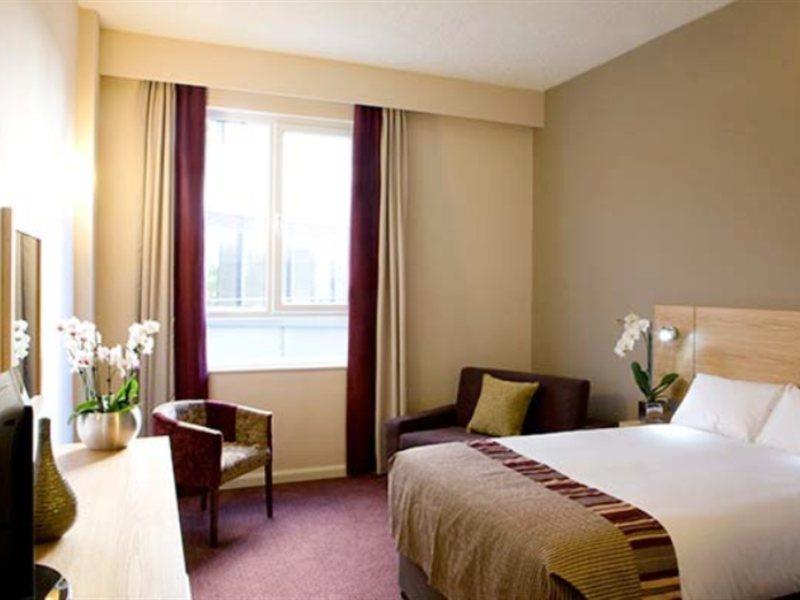 Leonardo 4* Exeter